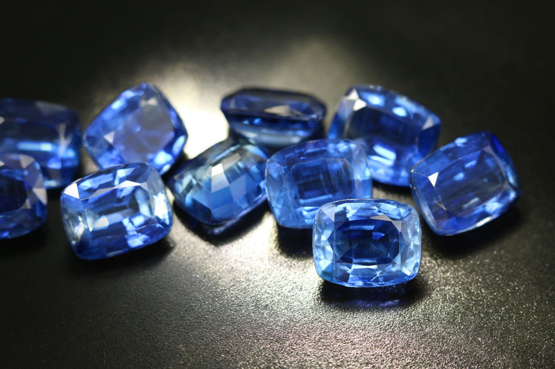 Kyanite | Gemstones from A-Z at Juwelo